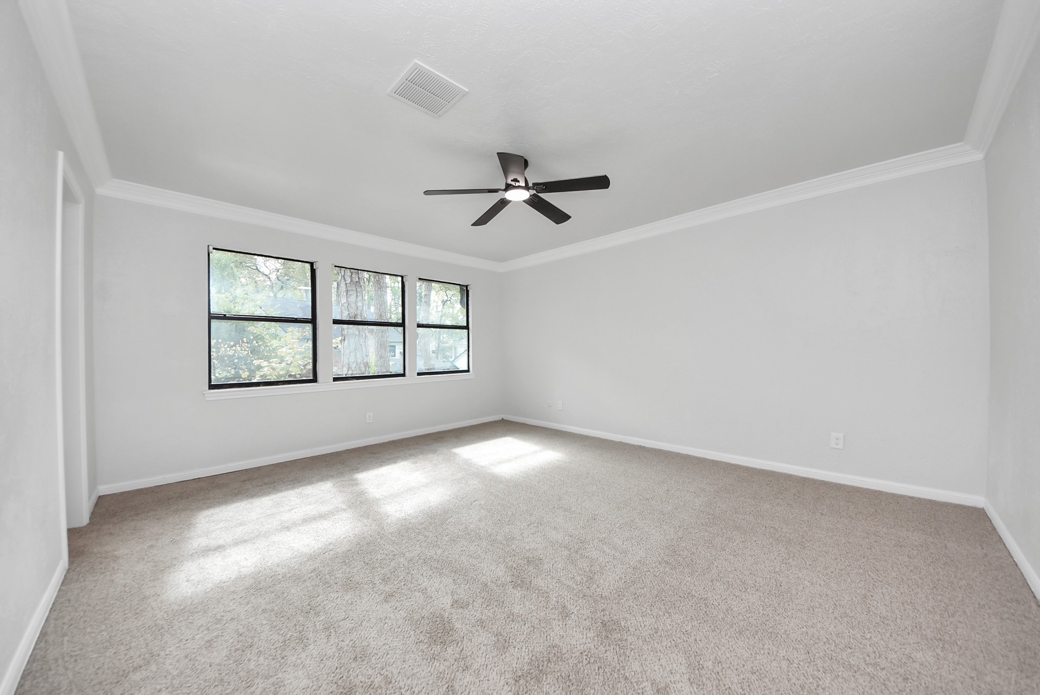8111 Oak Moss Drive Spring, TX 77379 - Photo 29 of 49 an empty room with windows and ceiling fan