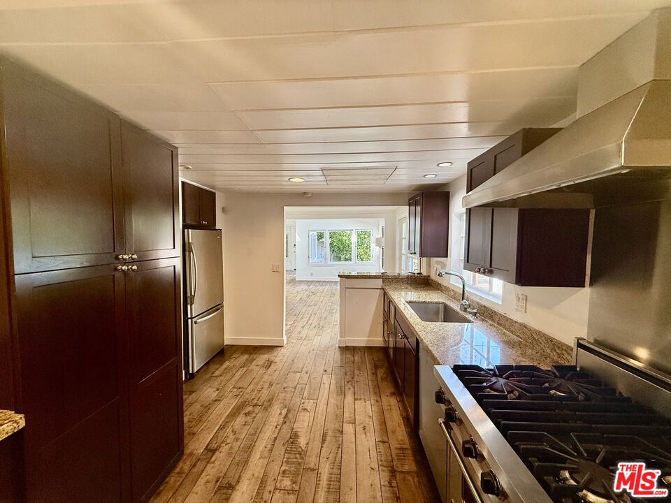3419 Strongs Drive Marina del Rey, CA 90292 - Photo 12 of 26