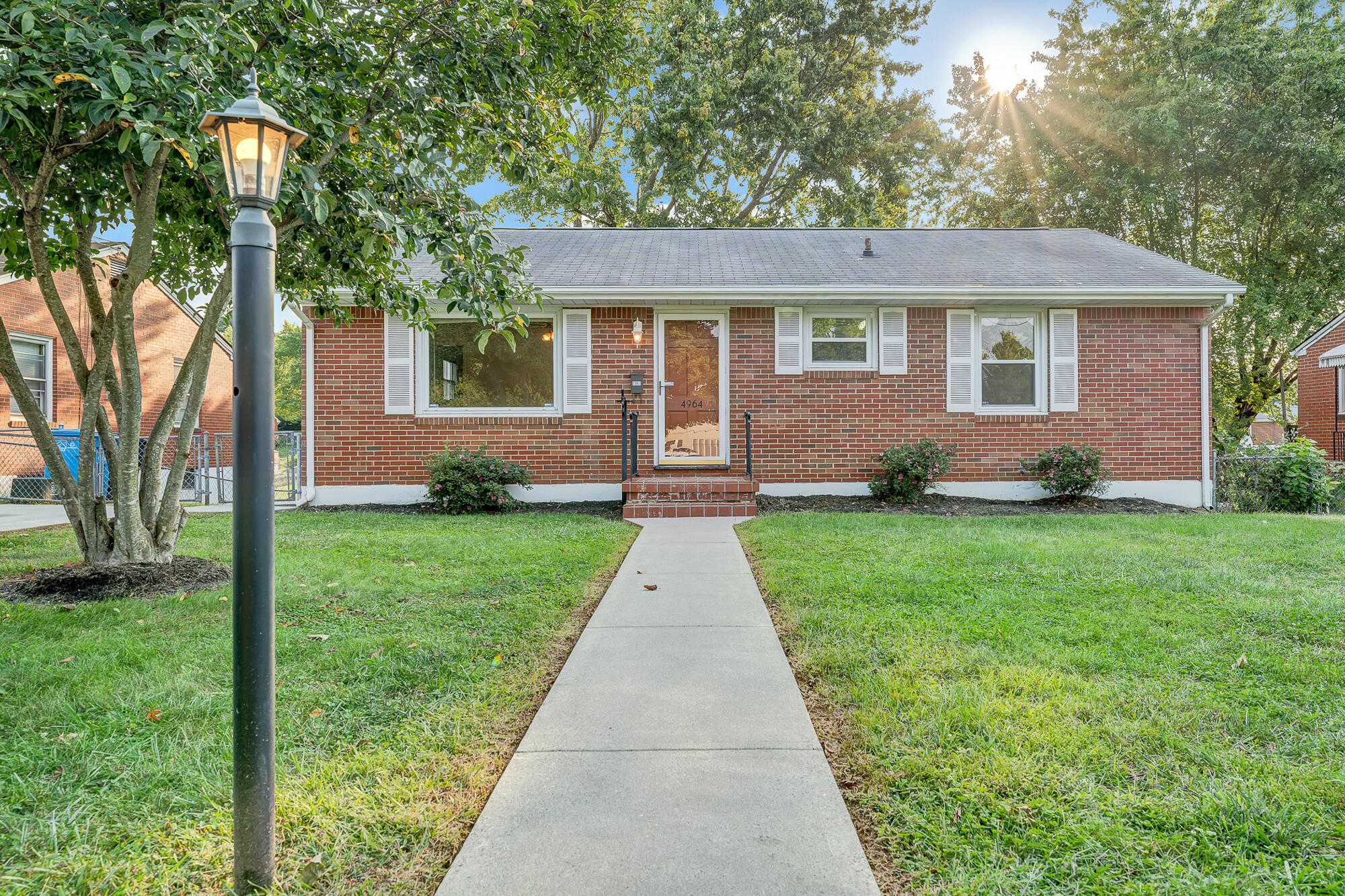 4964 Florist Road Roanoke, VA 24012 - Photo 3 of 32 03-D R E A M-2242