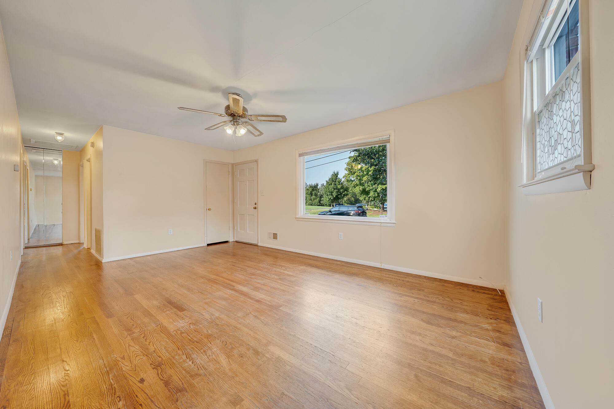 4964 Florist Road Roanoke, VA 24012 - Photo 6 of 32 06-D R E A M-2263
