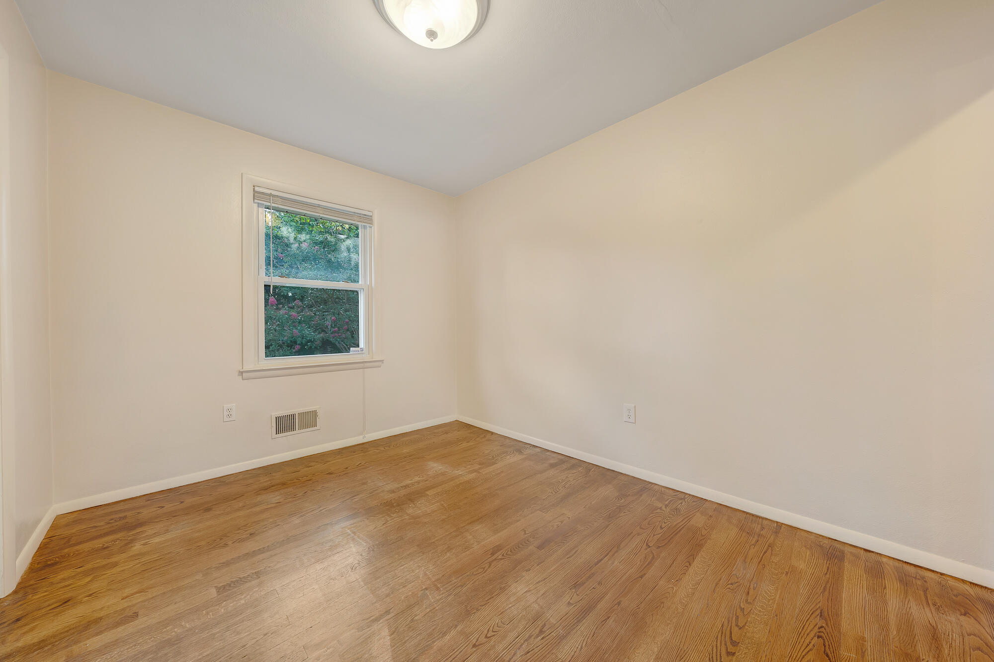 4964 Florist Road Roanoke, VA 24012 - Photo 8 of 32 08-D R E A M-2243