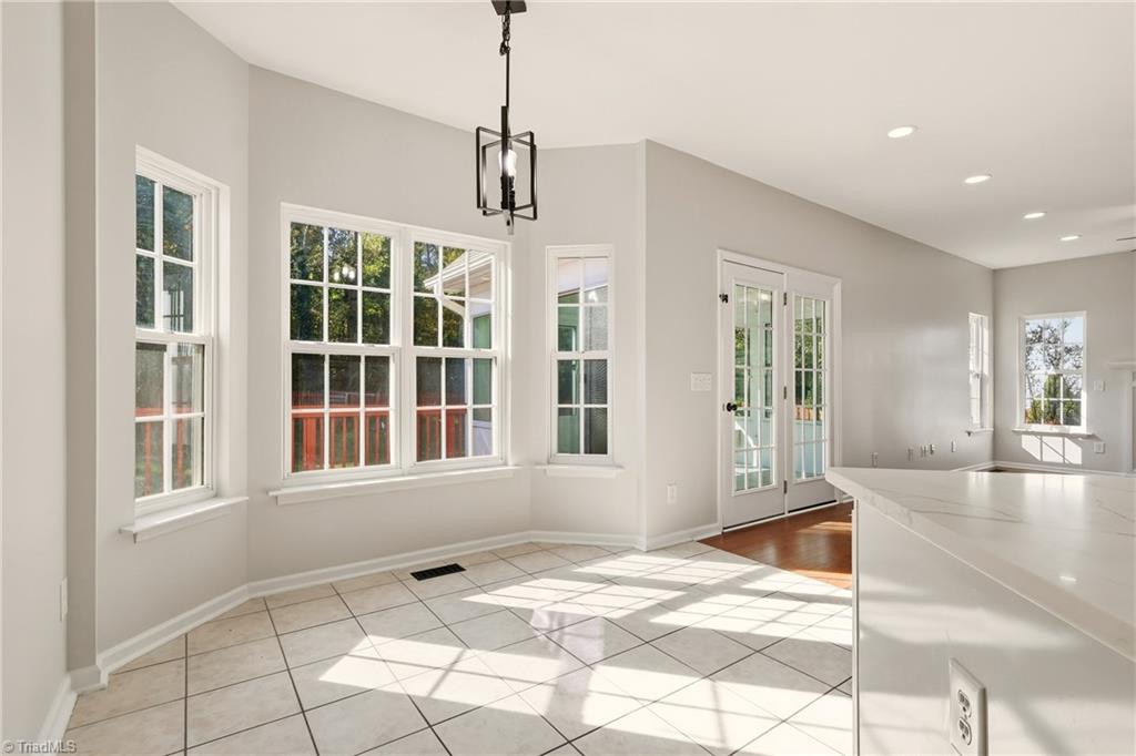 2166 Glen Cove Way High Point, NC 27265 - Photo 11 of 41 Breakfast nook