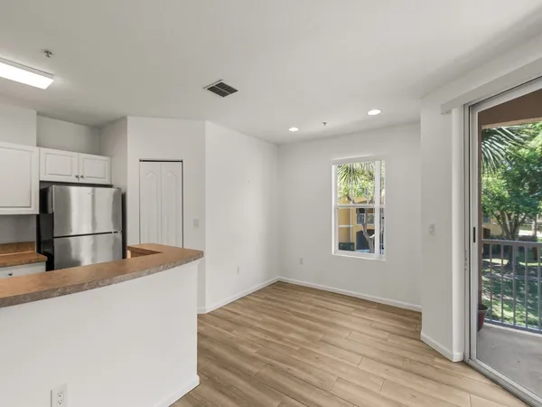 $1,950 | 5020 Fairways Circle, Unit J202, Vero Beach, FL 32967