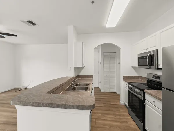 $1,950 | 5020 Fairways Circle, Unit J202, Vero Beach, FL 32967