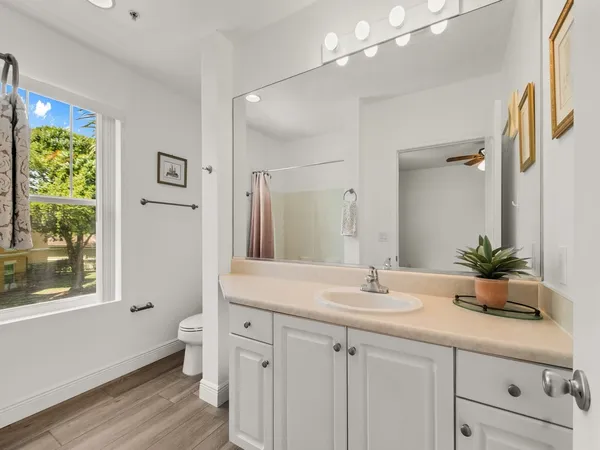 $1,950 | 5020 Fairways Circle, Unit J202, Vero Beach, FL 32967