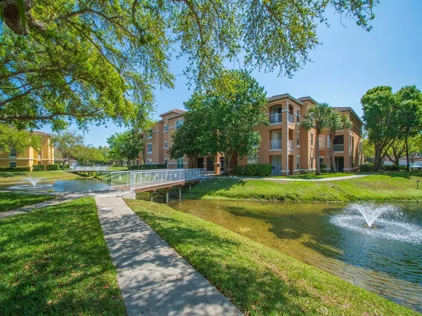 $1,950 | 5020 Fairways Circle, Unit J202, Vero Beach, FL 32967