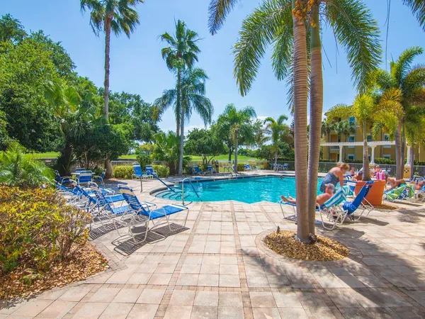 $1,950 | 5020 Fairways Circle, Unit J202, Vero Beach, FL 32967