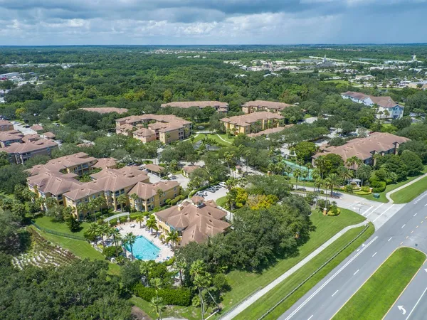 $1,950 | 5020 Fairways Circle, Unit J202, Vero Beach, FL 32967