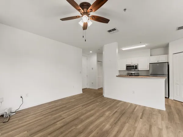 $1,950 | 5020 Fairways Circle, Unit J202, Vero Beach, FL 32967