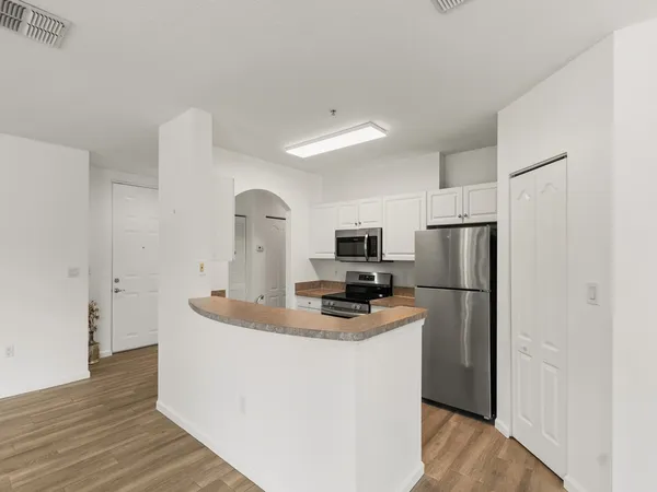 $1,950 | 5020 Fairways Circle, Unit J202, Vero Beach, FL 32967