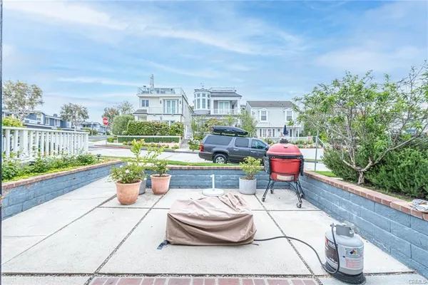 $5,495 | 719 Poinsettia Avenue, Corona del Mar, CA 92625