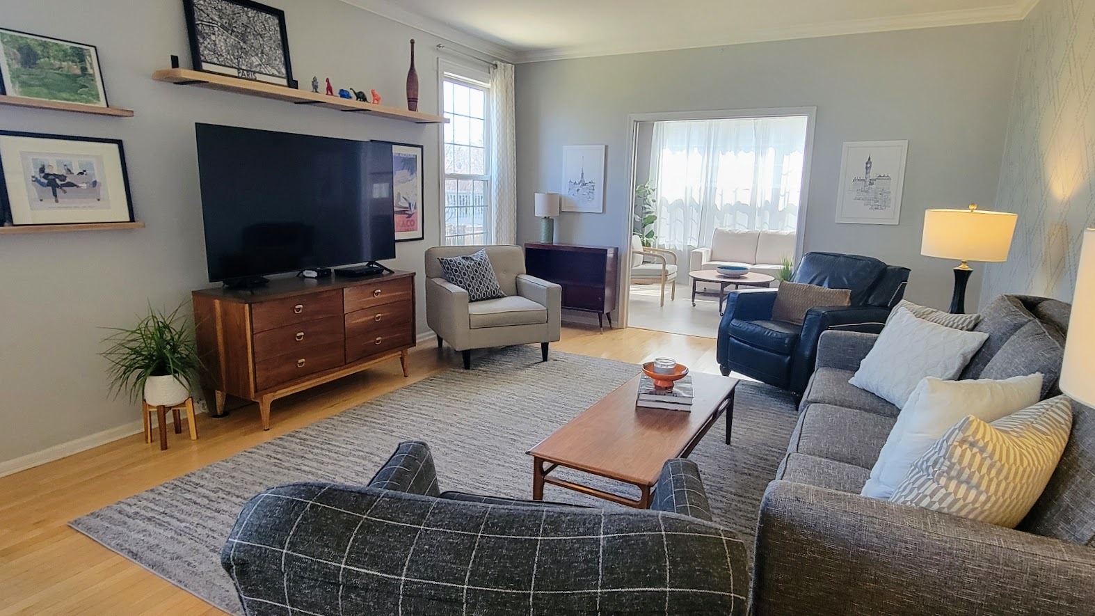 3907 Farmstead Road Carpentersville, IL 60110 - Photo 20 of 49 a living room with furniture and a flat screen tv