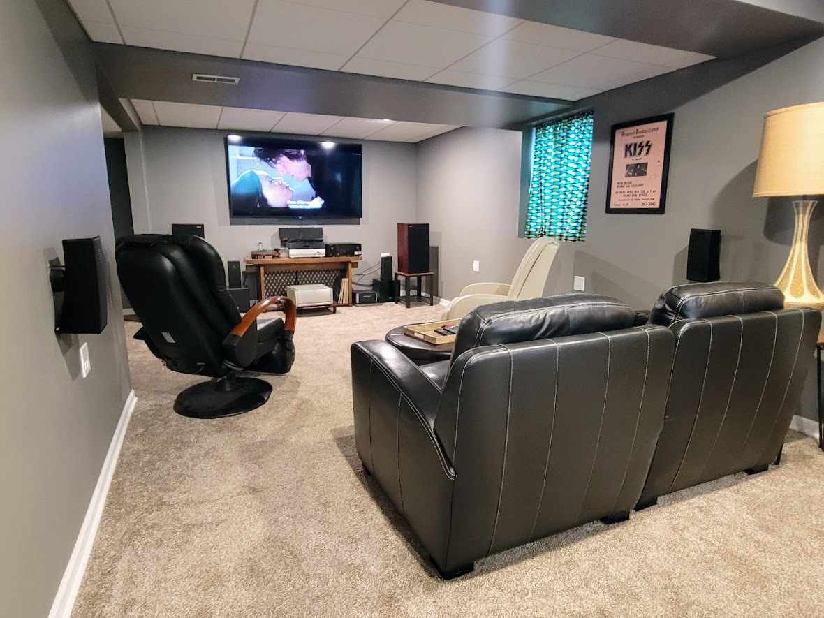 3907 Farmstead Road Carpentersville, IL 60110 - Photo 41 of 49 a living room with furniture and a flat screen tv