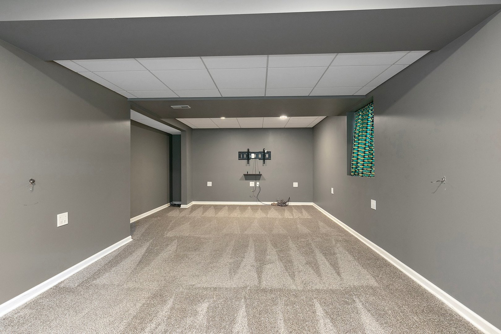 3907 Farmstead Road Carpentersville, IL 60110 - Photo 42 of 49 a view of a livingroom with a window