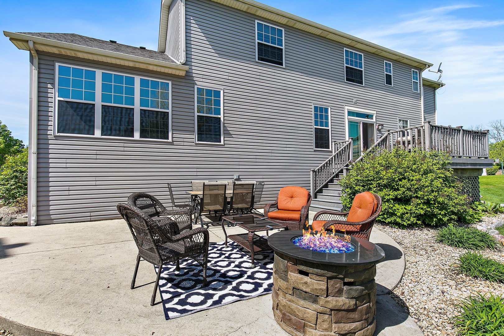 3907 Farmstead Road Carpentersville, IL 60110 - Photo 45 of 49 a view of a patio with table and chairs and potted plants