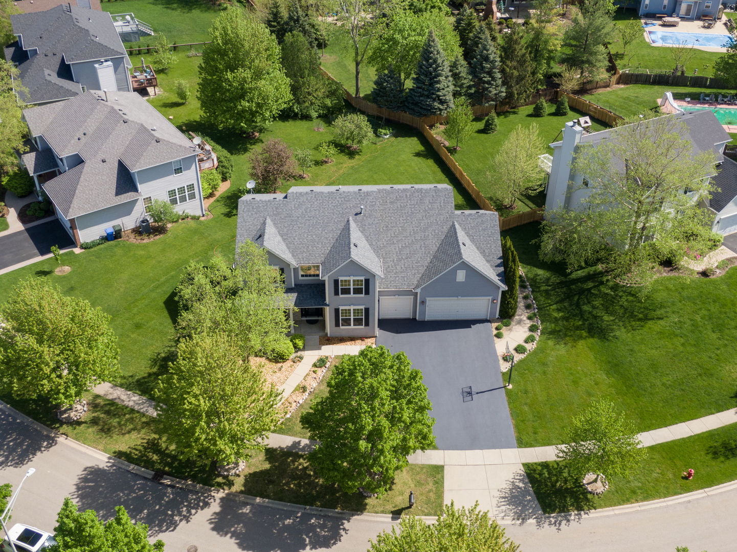 3907 Farmstead Road Carpentersville, IL 60110 - Photo 46 of 49 an aerial view of a house