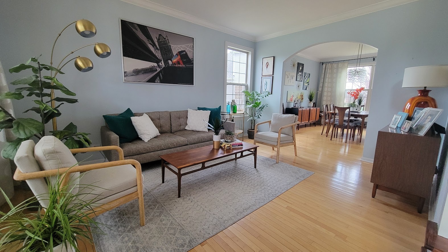 3907 Farmstead Road Carpentersville, IL 60110 - Photo 10 of 49 a living room with furniture and wooden floor
