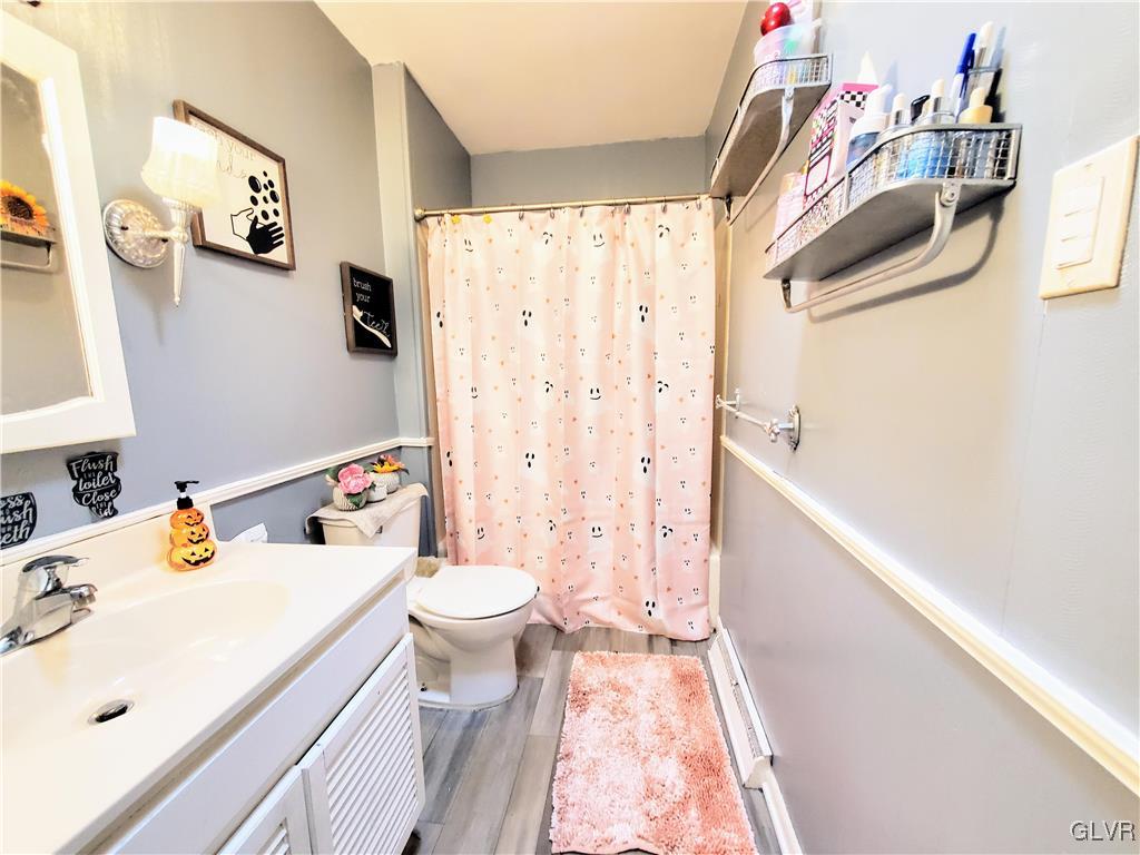 80 El Reno Avenue Nazareth, PA 18064 - Photo 12 of 21 Upper Level Full Bathroom