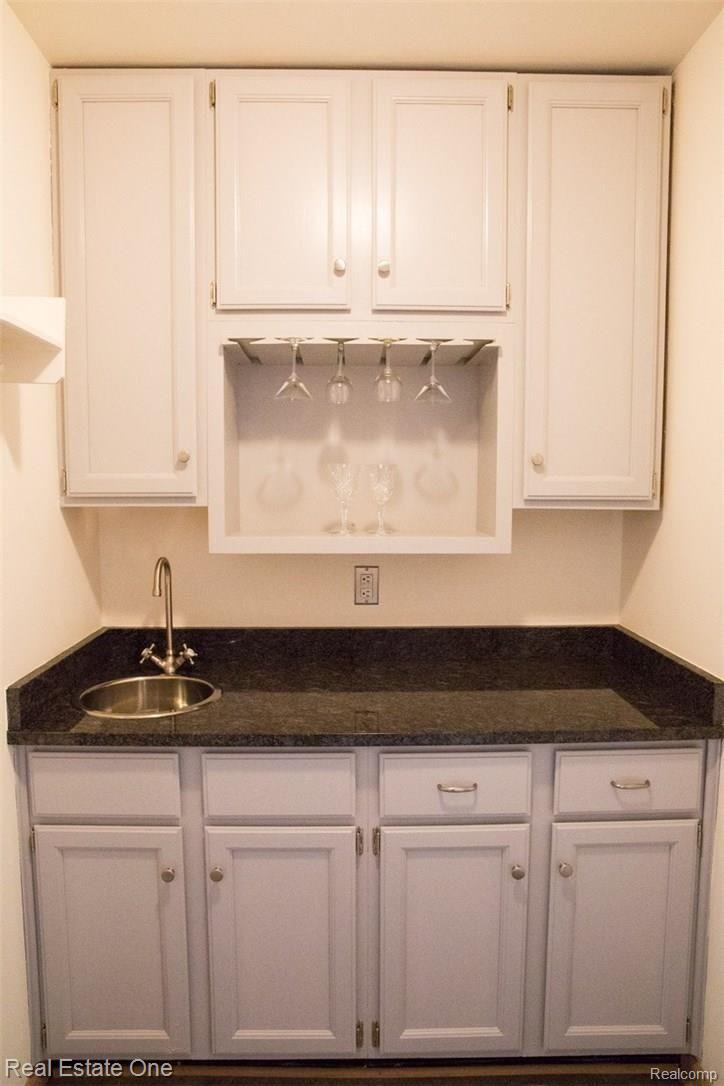 29800 Drake Road Farmington, MI 48331 - Photo 14 of 44 Butler's Pantry with Wet Bar.jpg
