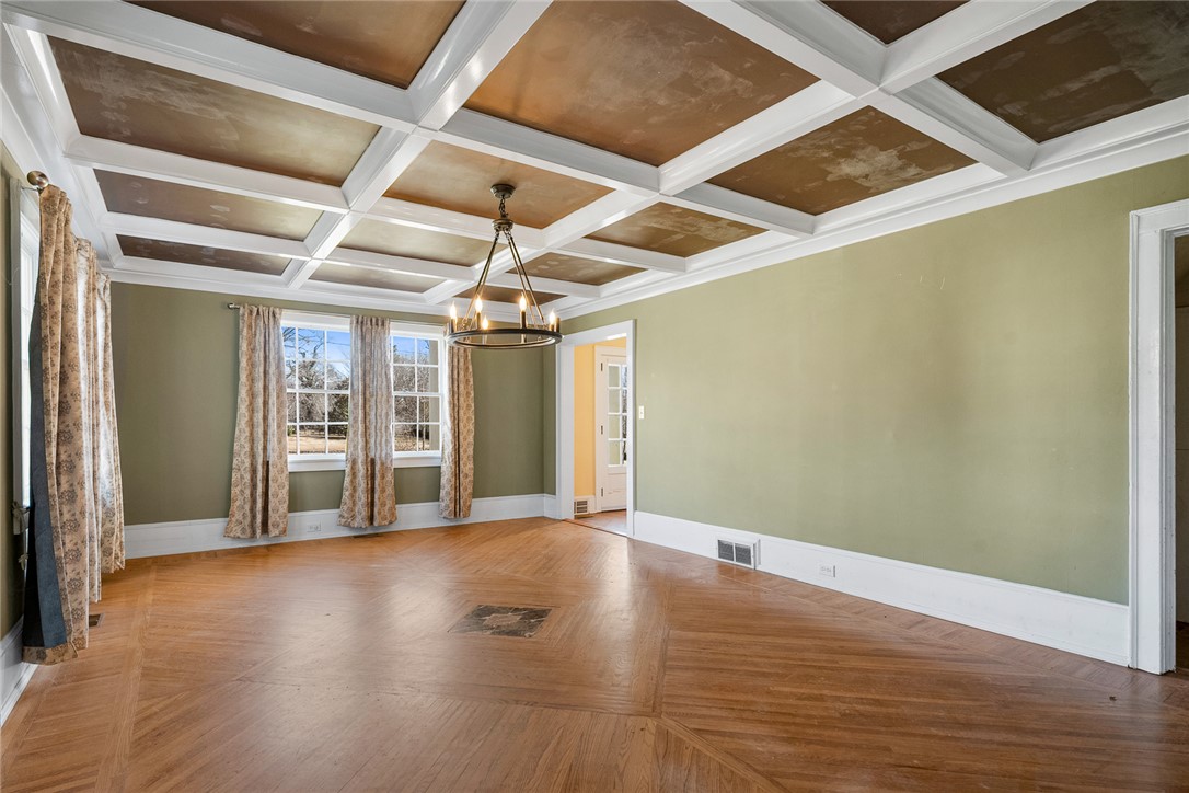 2307 North Avenue Anderson, SC 29625 - Photo 13 of 49 This spacious area features warm hardwood floors and exquisite coffered ceilings.