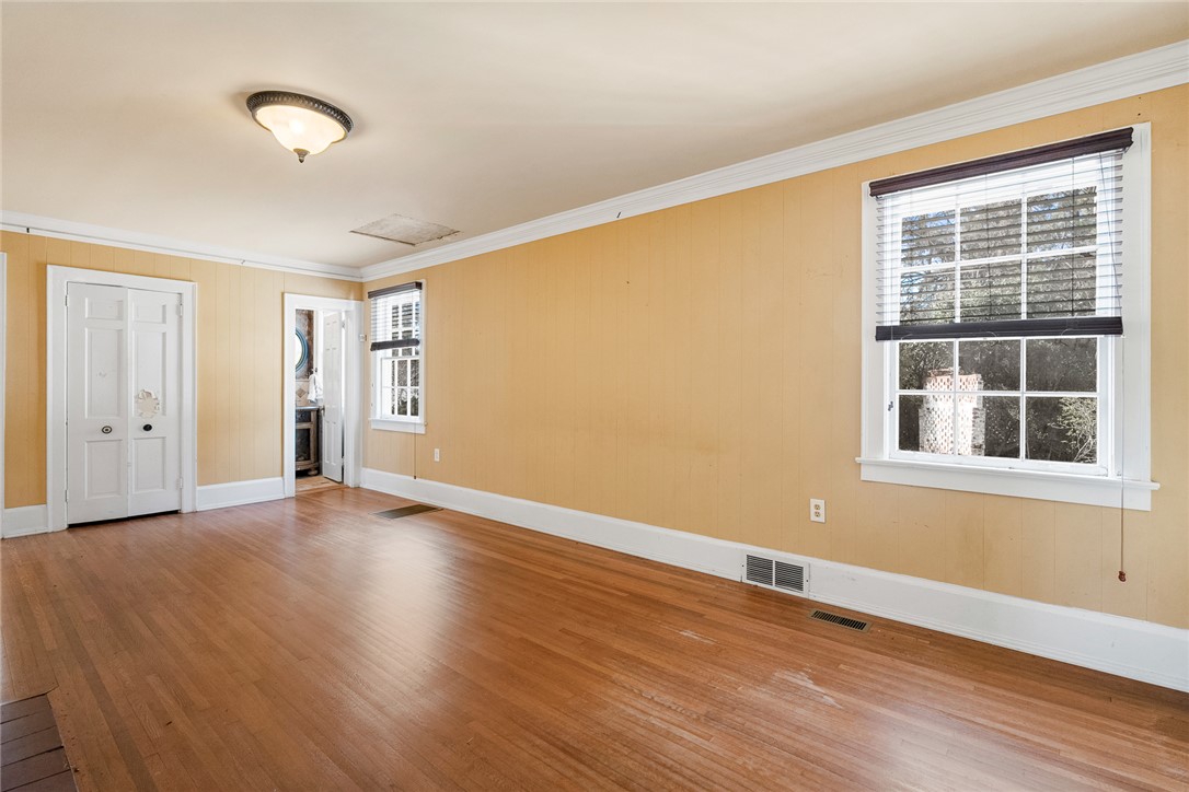 2307 North Avenue Anderson, SC 29625 - Photo 15 of 49 This bright room features beautiful hardwood floors and ample natural light.