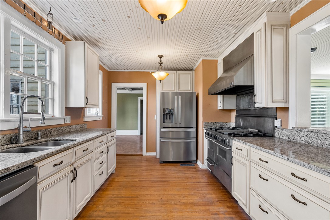 2307 North Avenue Anderson, SC 29625 - Photo 22 of 49 This spacious kitchen offers ample counter space and modern stainless steel appliances.