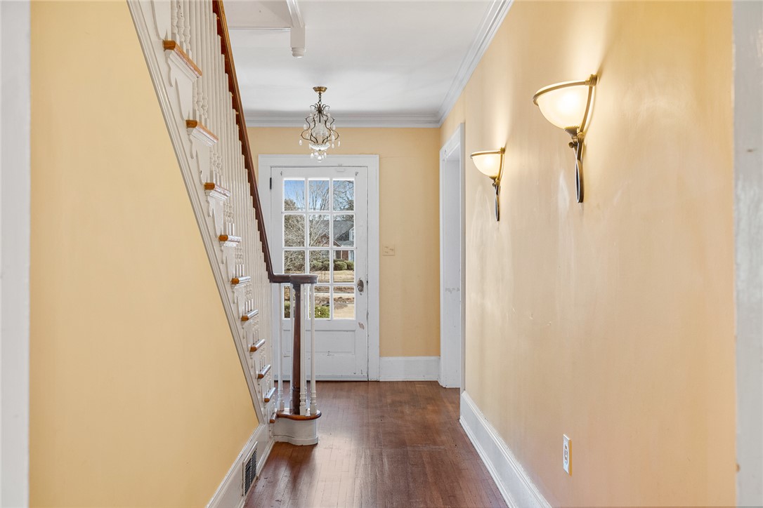 2307 North Avenue Anderson, SC 29625 - Photo 6 of 49 Enter into a warm and inviting space, where classic details meet comfort.