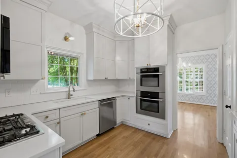 $1,035,000 | 72 Ravenwood Hills Circle, Nashville, TN 37215