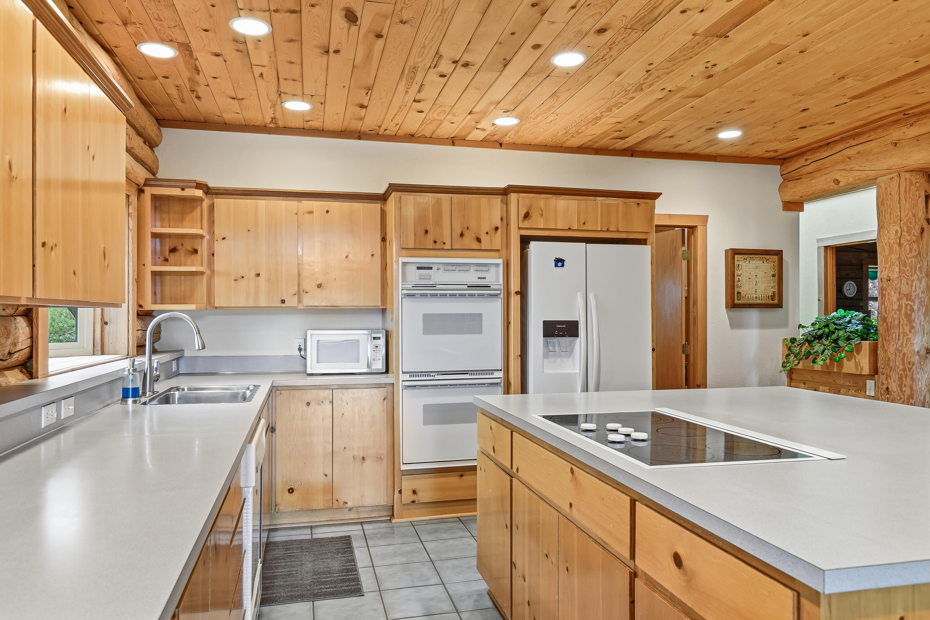 11322 Modoc Road White City, OR 97503 - Photo 17 of 53