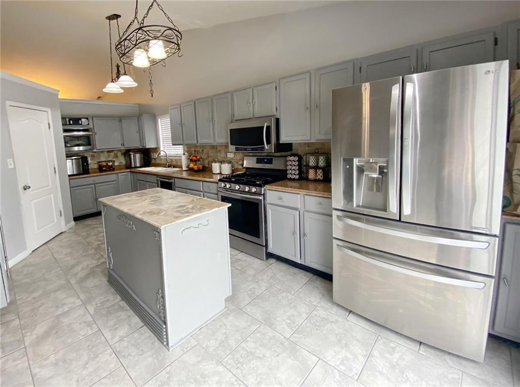 11837 Shannon Pointe Road Indianapolis, IN 46229 - Photo 11 of 20 Gallery Image 11