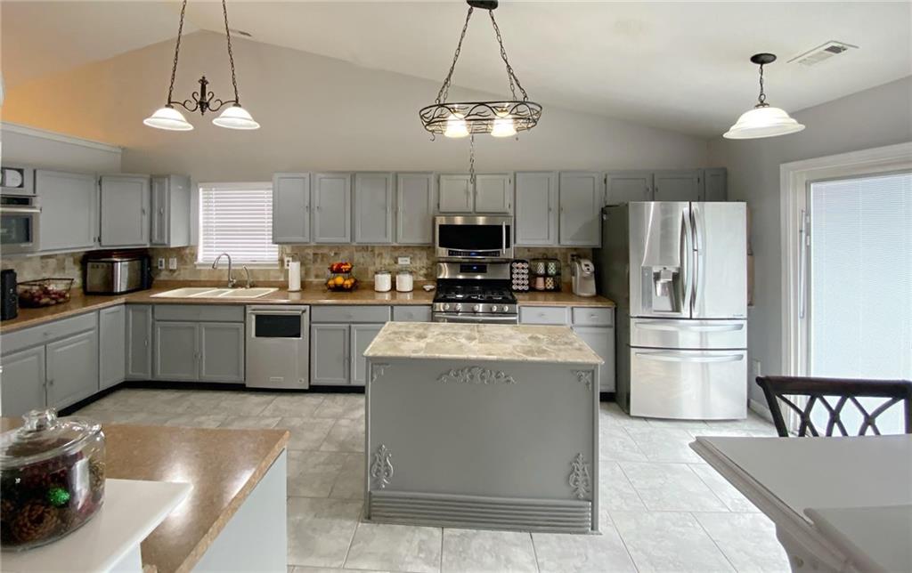 11837 Shannon Pointe Road Indianapolis, IN 46229 - Photo 9 of 20 Gallery Image 9