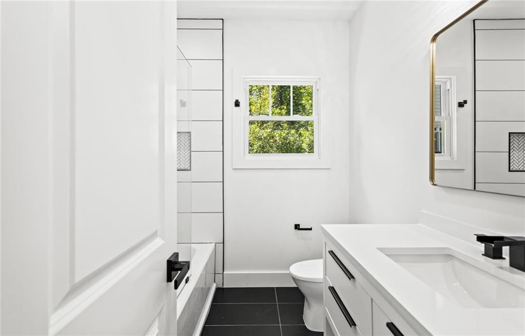 525 Medlock Road Decatur, GA 30030 - Photo 28 of 50 a bathroom with a sink and a bathtub