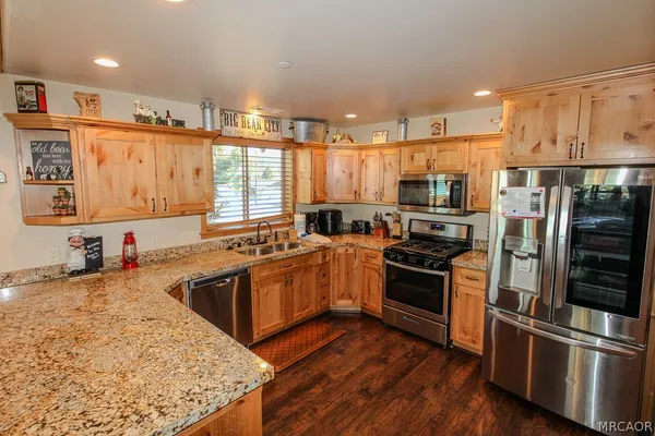 $2,400 | 965 Fir Lane, Big Bear City, CA 92314