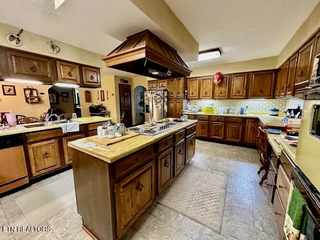 $700,000 | 628 Hilltop Drive, Jonesville, VA 24263