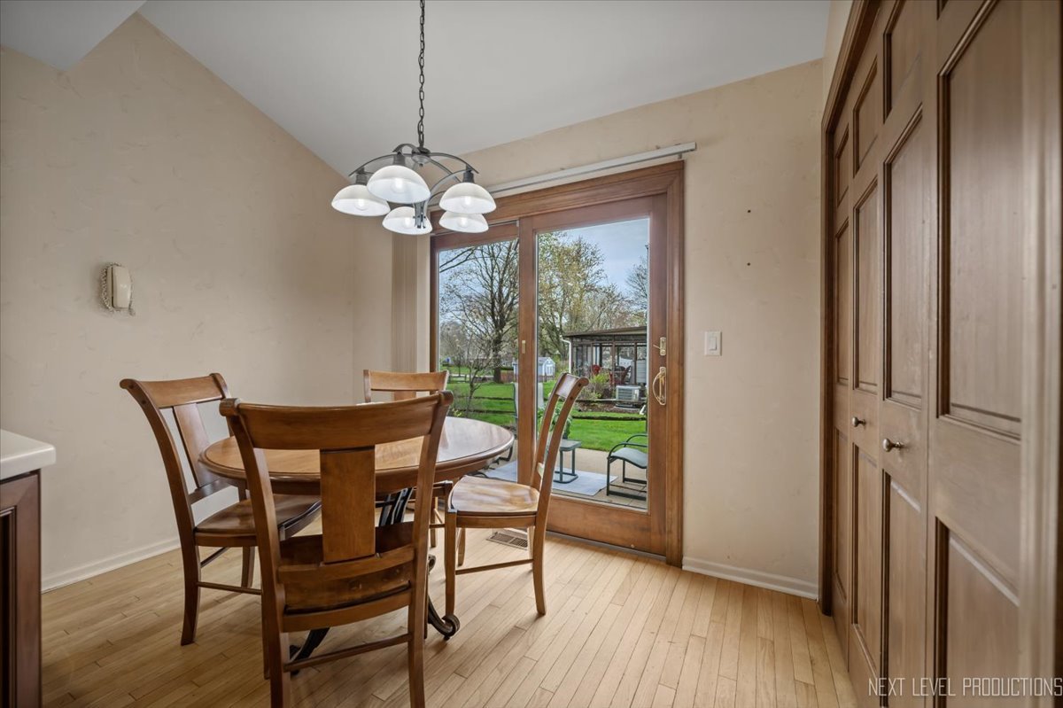 554 Carriage Hill Road Naperville, IL 60565 - Photo 13 of 41 Gallery Image 13
