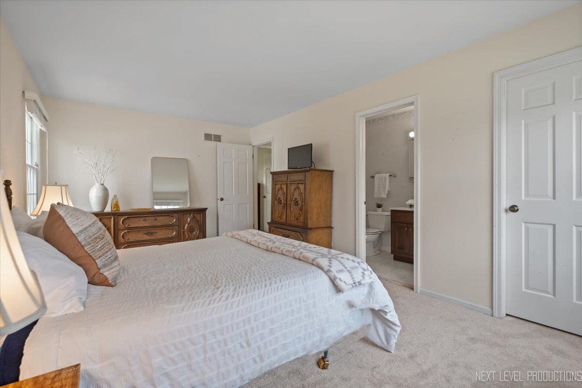 554 Carriage Hill Road Naperville, IL 60565 - Photo 14 of 41 Gallery Image 14