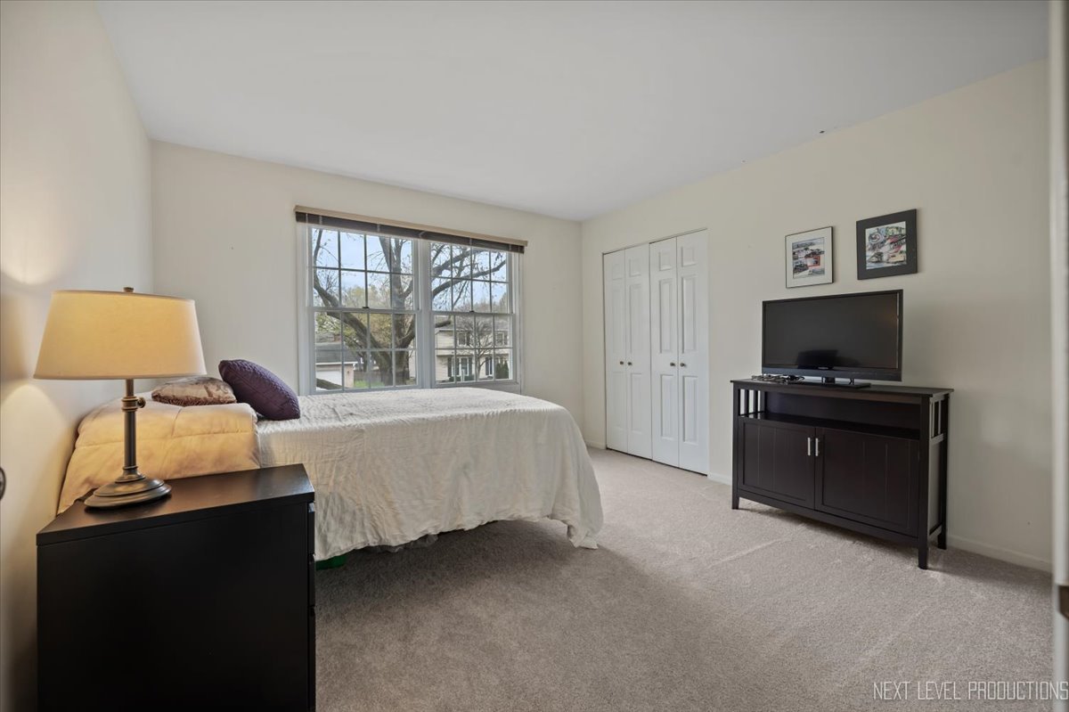 554 Carriage Hill Road Naperville, IL 60565 - Photo 17 of 41 Gallery Image 17