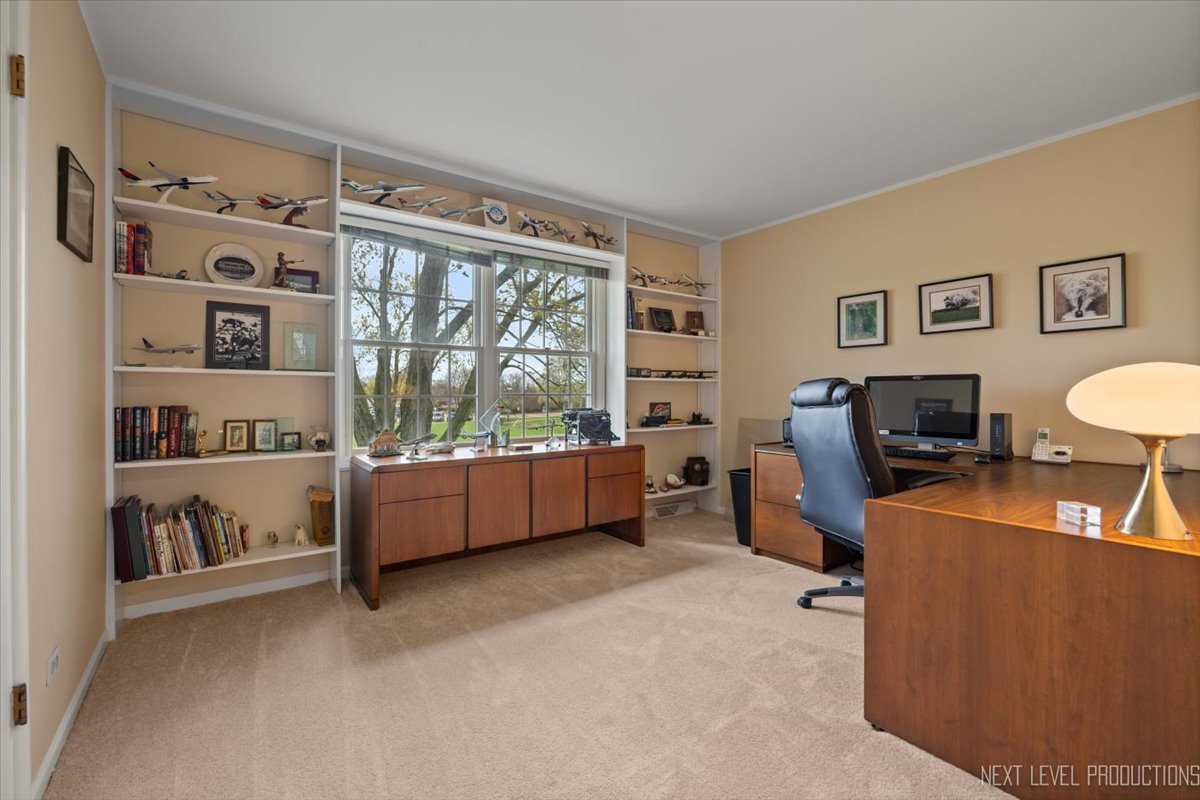 554 Carriage Hill Road Naperville, IL 60565 - Photo 18 of 41 Gallery Image 18