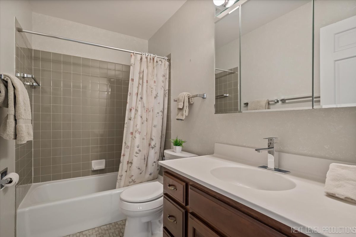 554 Carriage Hill Road Naperville, IL 60565 - Photo 20 of 41 Gallery Image 20