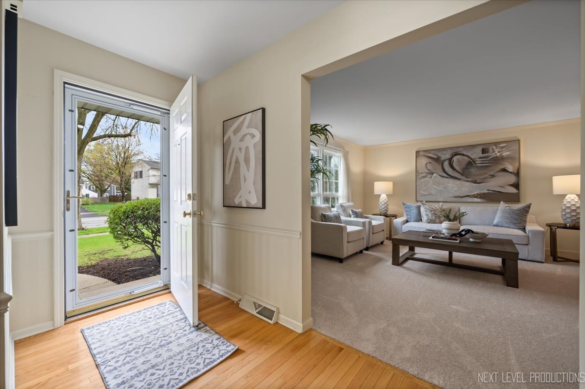 554 Carriage Hill Road Naperville, IL 60565 - Photo 2 of 41 Gallery Image 2