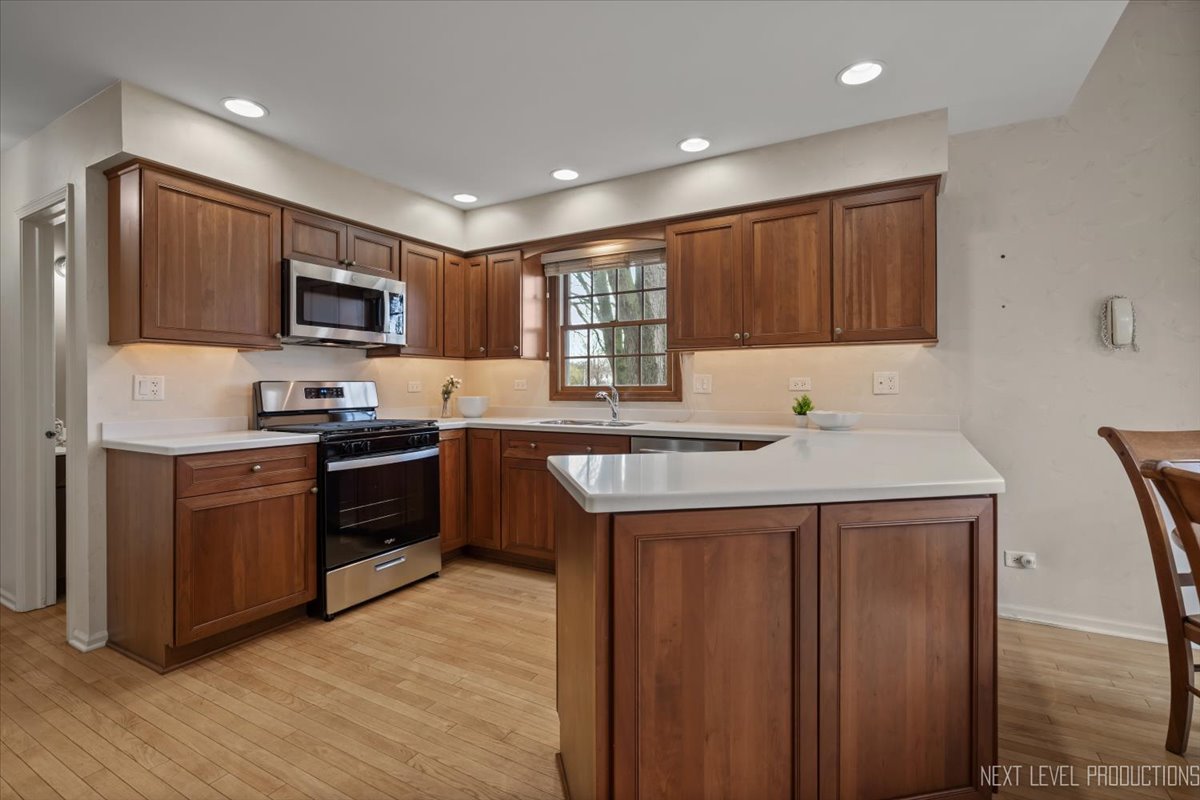 554 Carriage Hill Road Naperville, IL 60565 - Photo 8 of 41 Gallery Image 8