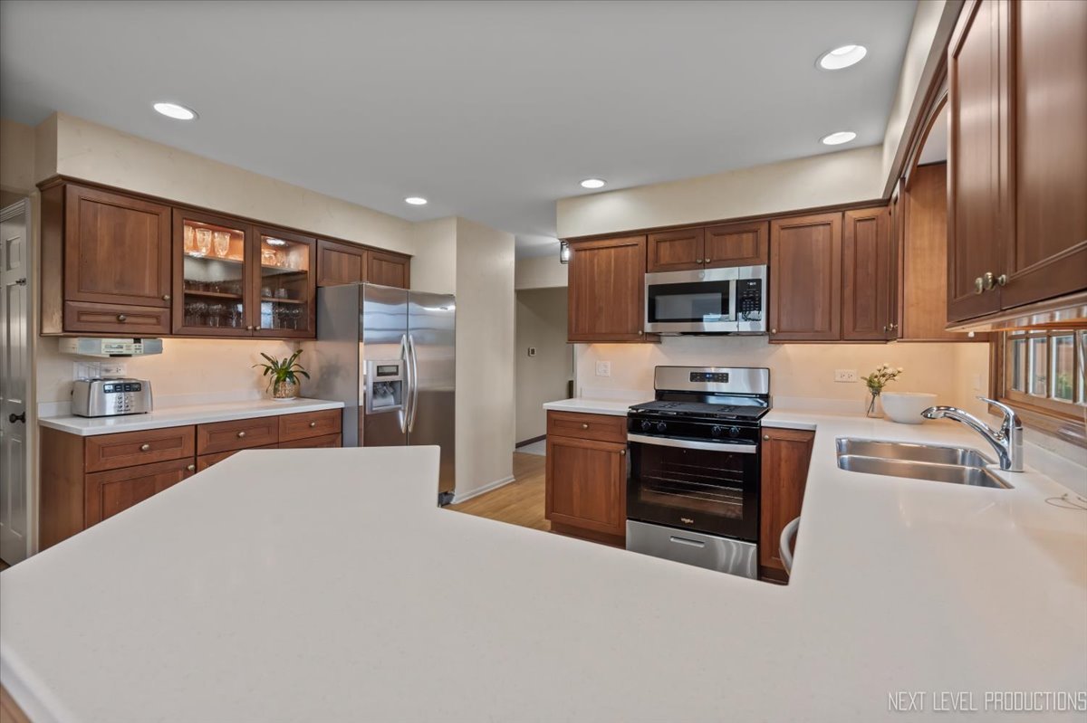 554 Carriage Hill Road Naperville, IL 60565 - Photo 10 of 41 Gallery Image 10