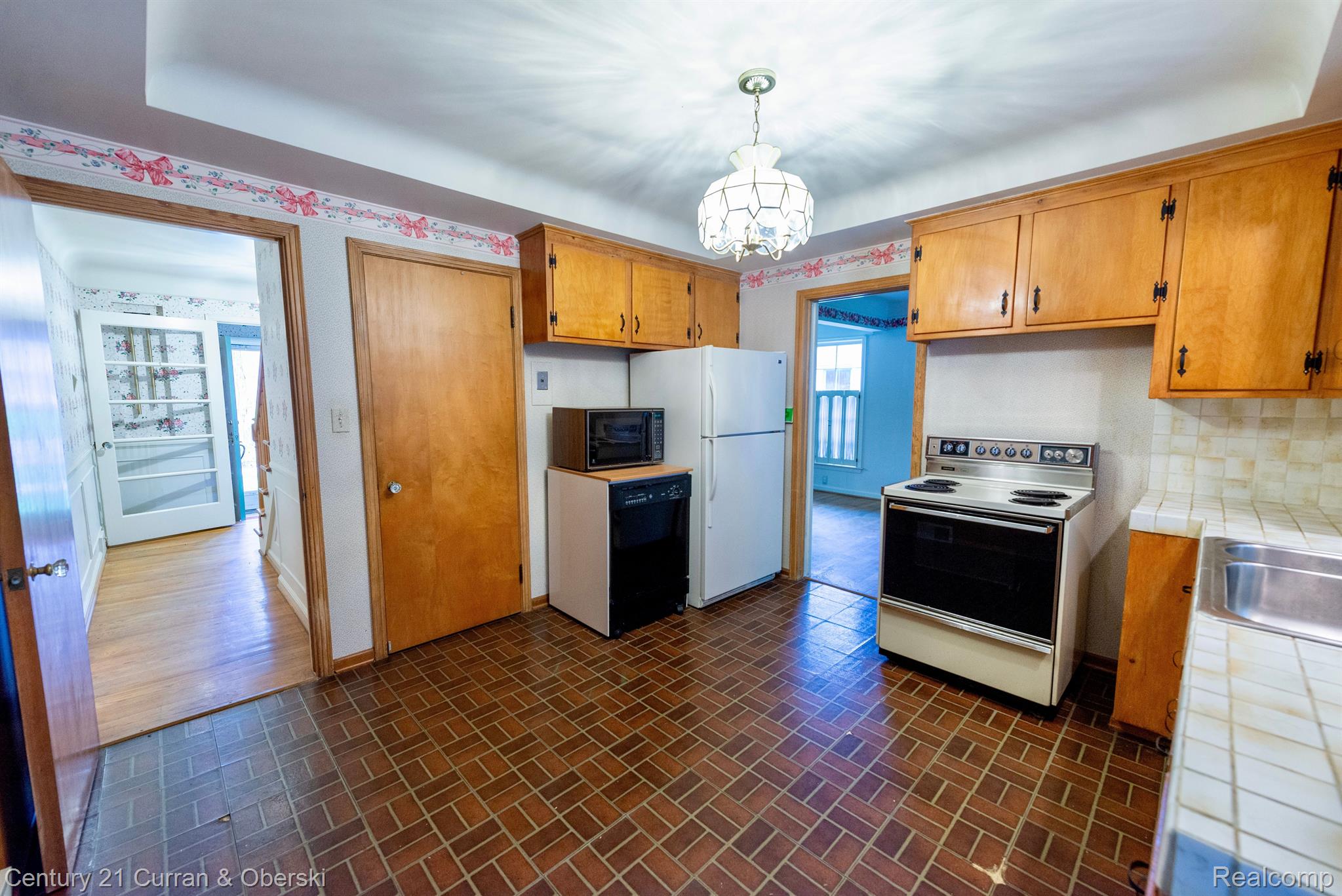 4223 Normandy Road Royal Oak, MI 48073 - Photo 8 of 28 Large Kitchen