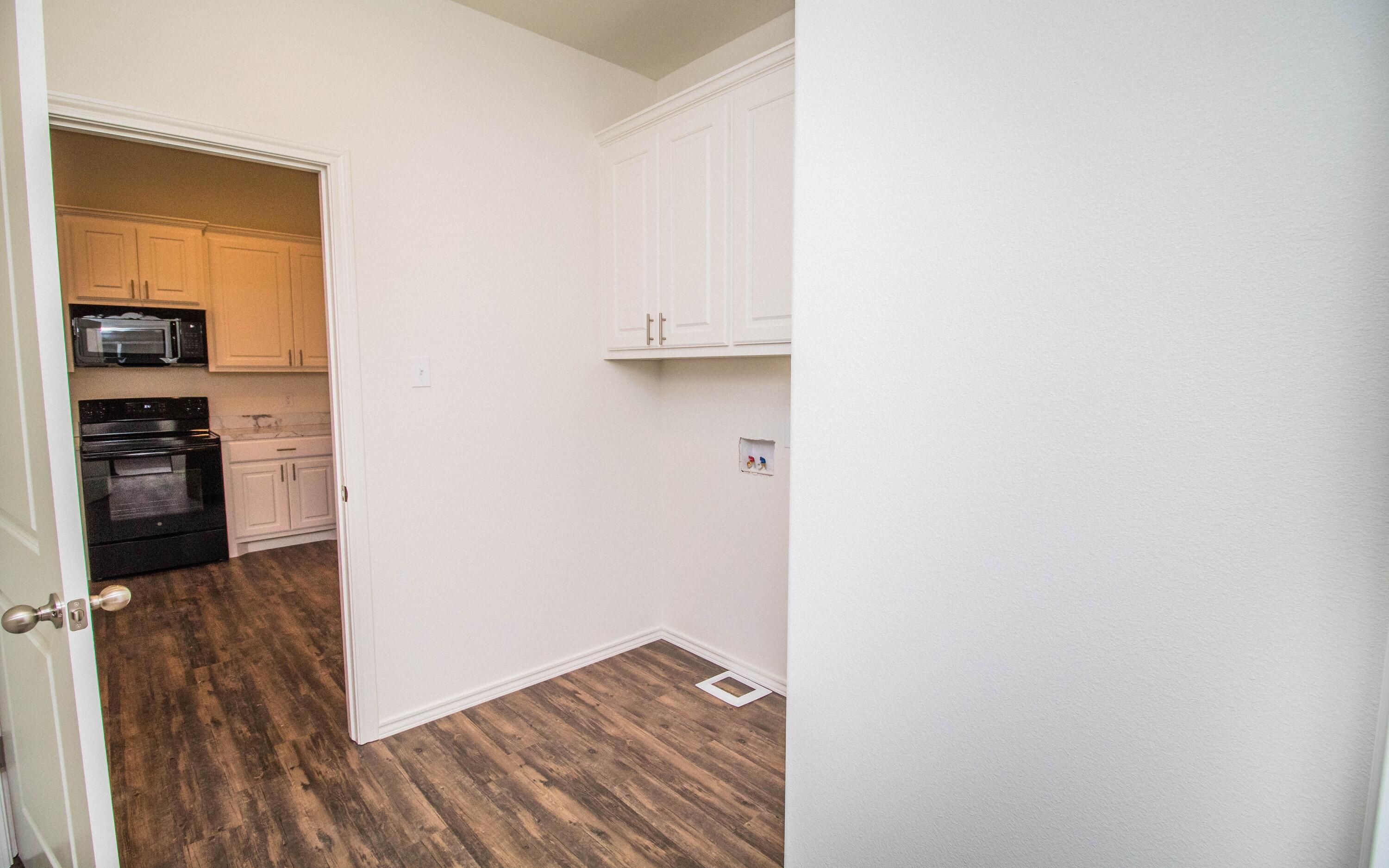 2015 102nd Street Lubbock, TX 79423 - Photo 20 of 24 Laundry