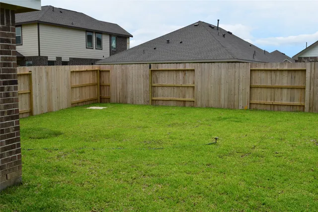 a view of a house with a back yard