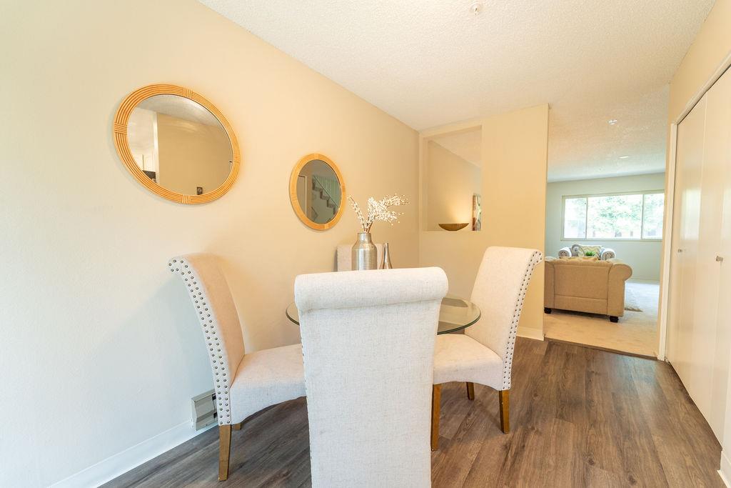 1005 Golf Course Drive Rohnert Park, CA 94928 - Photo 8 of 44 a living room with furniture and a mirror
