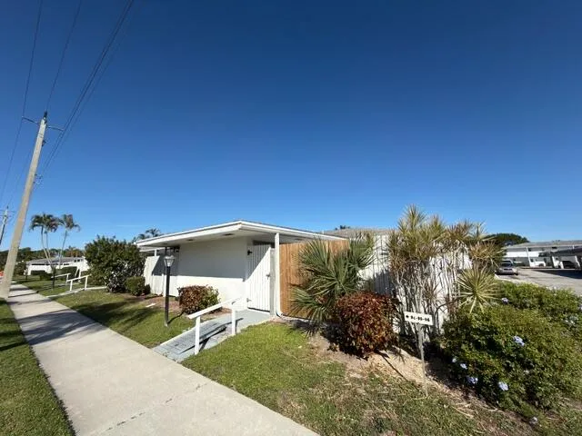 $119,900 | 96 East Court, Royal Palm Beach, FL 33411