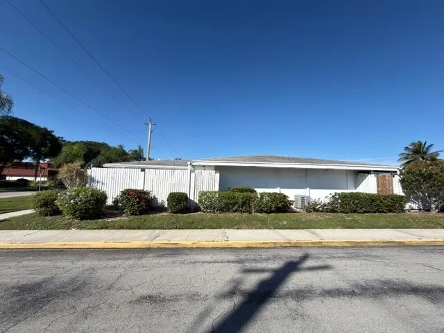 $119,900 | 96 East Court, Royal Palm Beach, FL 33411