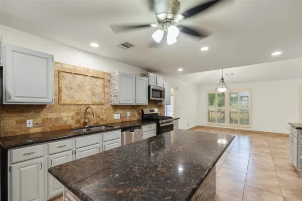 $3,000 | 15602 Oleta Lane, Sugar Land, TX 77498