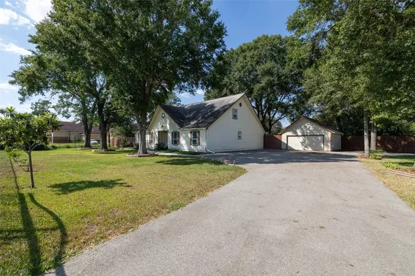 $3,250 | 15602 Oleta Lane, Sugar Land, TX 77498